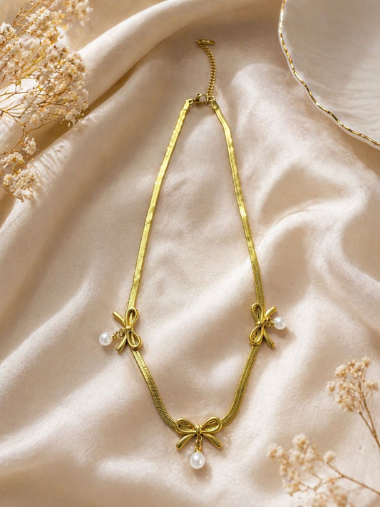 Chic Bow Necklace